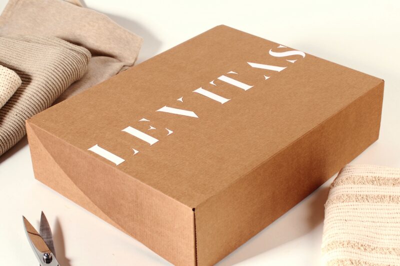 Expédition des Vêtements en Carton Sécurisé : Une Solution Pratique et Durable